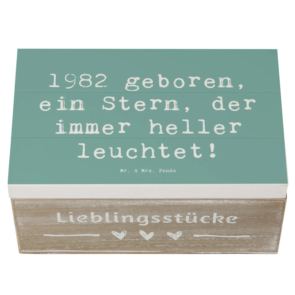 Wooden chest Saying 1982 geboren, ein Stern, der immer heller leuchtet! Dekokiste, Erinnerungskiste, Schatzkiste, XXL, Truhe, Schatulle, Holzkiste, Kiste, Geschenkdose, Geschenkbox, Erinnerungsbox, Aufbewahrungsbox, Geburtstag, Geburtstagsgeschenk, Geschenk