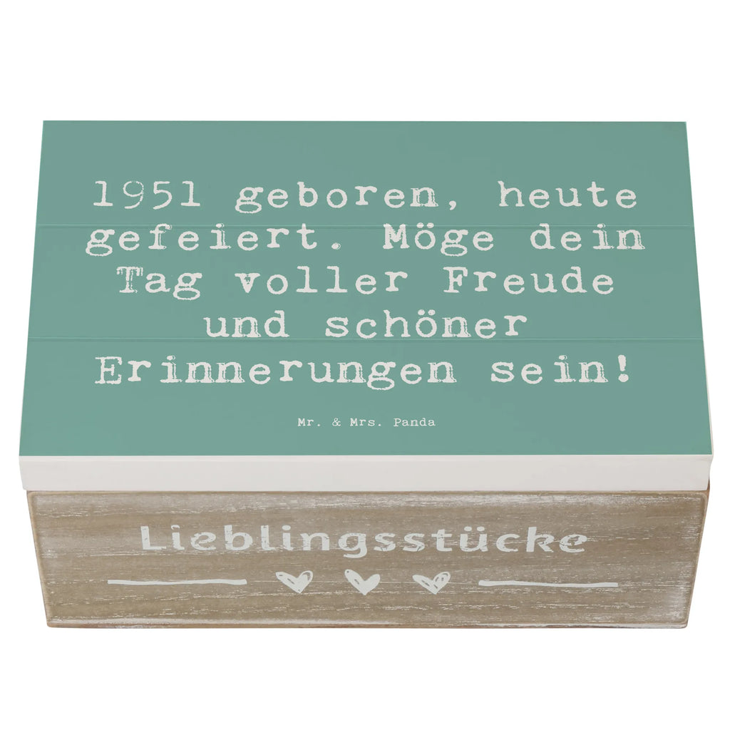 Wooden chest Saying 1951 geboren, heute gefeiert. Möge dein Tag voller Freude und schöner Erinnerungen sein! Aufbewahrungsbox, aufbewahrungskiste mit deckel, Box aus Holz, holzschachtel, Aufbewahrungskiste, Schatulle, Holzbox, Aufbewahrungsbox Holz, Holzkisten, holztruhen, kiste holz, aufbewahrungskisten, truhe holz, Holzkiste mit Deckel, aufbewahrungsboxen, Holz Aufbewahrungsbox, holzkästchen, holzschatulle, Holzbox mit Deckel, Holzkiste, Aufbewahrungsbox aus Holz, aufbewahrungstruhe, box holz, Holztruhe, Holzboxen, Geburtstag, Geburtstagsgeschenk, Geschenk