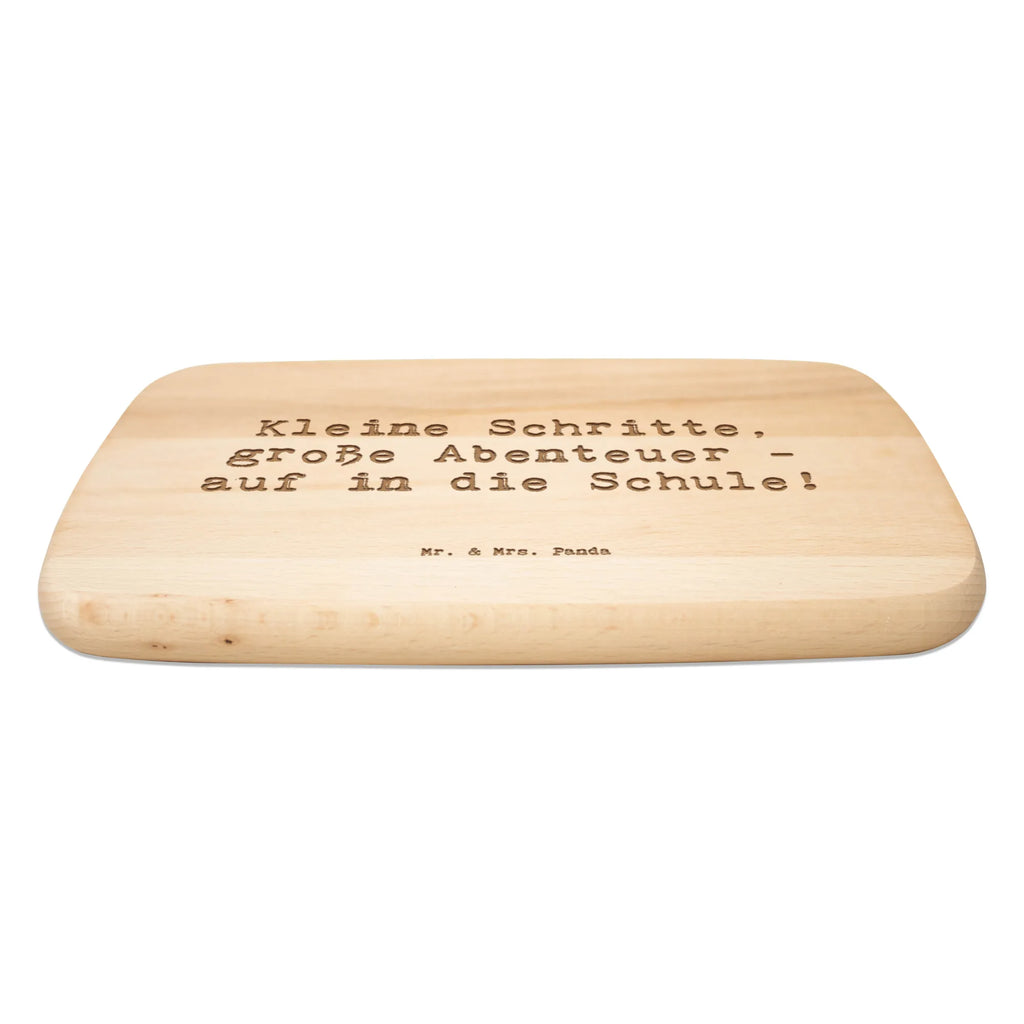 Śniadaniowa deska Przysłowie Kleine Schritte, große Abenteuer - auf in die Schule! Frühstücksbrettchen, Schneidebrett Holz, Küchenbrett, Schneidebrett, Holzbrett, Frühstücksbrett, sprüche, zitate, spruch kollektion, inspiration, motivation, lebensweisheiten, geschenkideen, wanddeko, wohnaccessoires, sprüche sammlung, schöne sprüche, glück, liebe, freude, lächeln, alltag verschönern, nachhaltige geschenke, dekoration, kreativ, einzigartig, shopify, mr and mrs panda