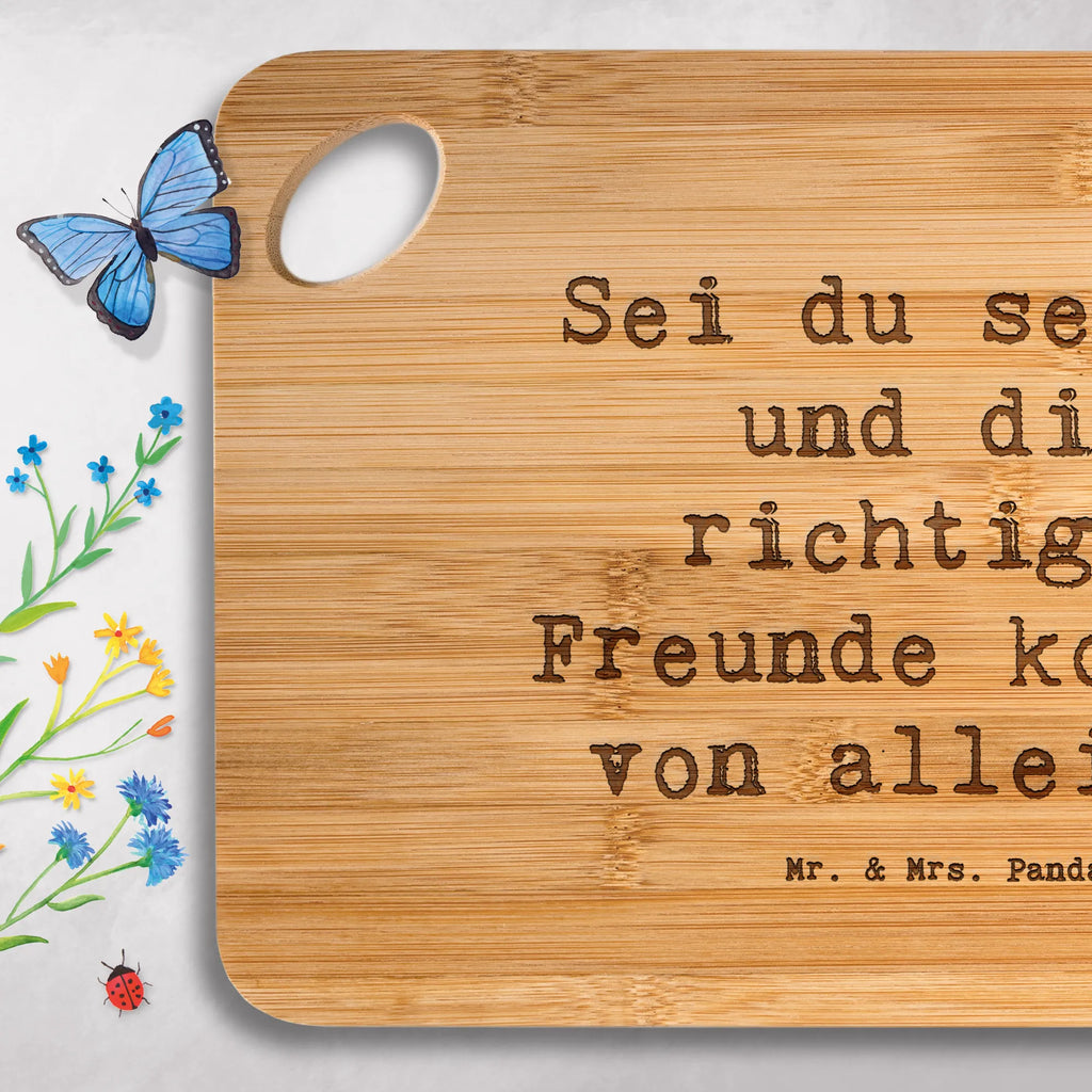 Holzbrettchen Spruch Neue Freunde finden Holzbrettchen, Brett, Holzbrett, Servierbrett, Schneidebrett, Hackbrett, Frühstücksbrett, Küchenbrett, sprüche, zitate, spruch kollektion, inspiration, motivation, lebensweisheiten, geschenkideen, wanddeko, wohnaccessoires, sprüche sammlung, schöne sprüche, glück, liebe, freude, lächeln, alltag verschönern, nachhaltige geschenke, dekoration, kreativ, einzigartig, shopify, mr and mrs panda