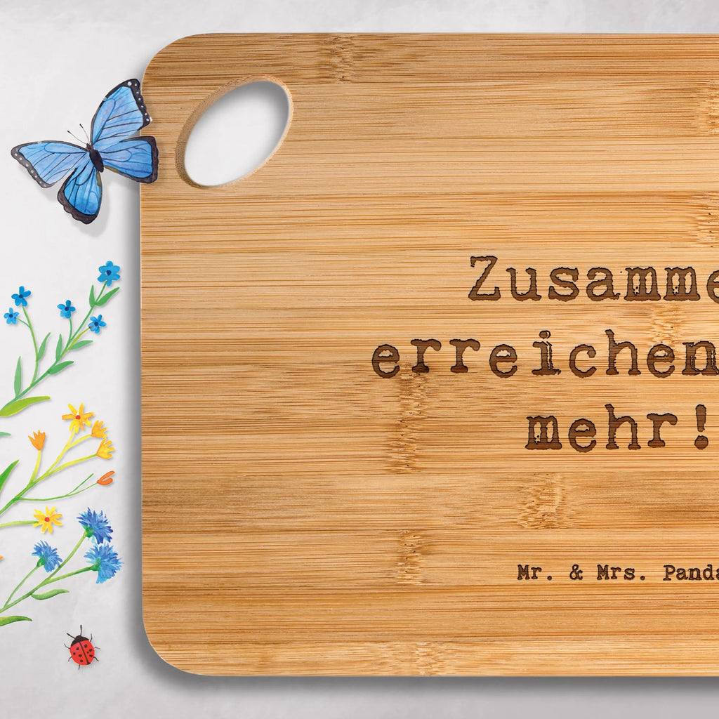 Küchenbrett Spruch Im Team zusammenarbeiten Küchenbrett, Servierbrett, Brett, Frühstücksbrett, Holzbrettchen, Schneidebrett, Holzbrett, Hackbrett, sprüche, zitate, spruch kollektion, inspiration, motivation, lebensweisheiten, geschenkideen, wanddeko, wohnaccessoires, sprüche sammlung, schöne sprüche, glück, liebe, freude, lächeln, alltag verschönern, nachhaltige geschenke, dekoration, kreativ, einzigartig, shopify, mr and mrs panda