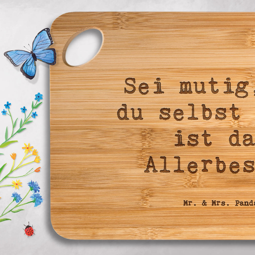 Holzbrettchen Spruch Mutig zu sich selbst stehen Holzbrettchen, Küchenbrett, Hackbrett, Brett, Frühstücksbrett, Holzbrett, Servierbrett, Schneidebrett, sprüche, zitate, spruch kollektion, inspiration, motivation, lebensweisheiten, geschenkideen, wanddeko, wohnaccessoires, sprüche sammlung, schöne sprüche, glück, liebe, freude, lächeln, alltag verschönern, nachhaltige geschenke, dekoration, kreativ, einzigartig, shopify, mr and mrs panda