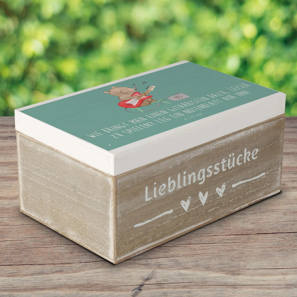Wooden chest Wie bringt man einen Gitarristen dazu, leiser zu spielen? Leg ein Notenblatt vor ihn! Erinnerungskiste, Schatulle, Kiste, Truhe, Dekokiste, XXL, Erinnerungsbox, Schatzkiste, Geschenkdose, Geschenkbox, Holzkiste, Aufbewahrungsbox, Instrumente, Geschenke Musiker, Musikliebhaber