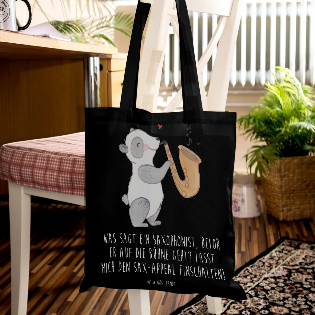 Tote bag Was sagt ein Saxophonist, bevor er auf die Bühne geht? Lasst mich den Sax-appeal einschalten! Shopper, Badetasche, Tragetasche, Jutebeutel, Stofftasche, Beutel, Stoffbeutel, Einkaufstüte, Tasche, Einkaufstasche, Jutetasche, Umhängetasche, Laptoptasche, Strandtasche, Beuteltasche, Schultertasche, Instrumente, Geschenke Musiker, Musikliebhaber