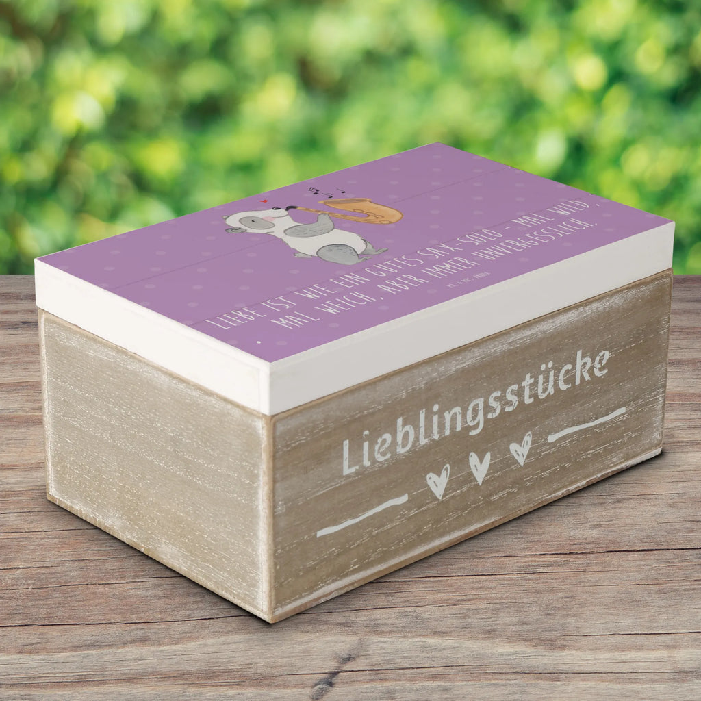 Wooden chest Liebe ist wie ein gutes Sax-Solo - mal wild, mal weich, aber immer unvergesslich. Kiste, Geschenkdose, Erinnerungskiste, Schatzkiste, XXL, Aufbewahrungsbox, Dekokiste, Schatulle, Holzkiste, Geschenkbox, Erinnerungsbox, Truhe, Instrumente, Geschenke Musiker, Musikliebhaber