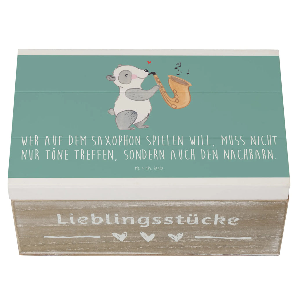 Wooden chest Wer auf dem Saxophon spielen will, muss nicht nur Töne treffen, sondern auch den Nachbarn. Geschenkbox, XXL, Kiste, Aufbewahrungsbox, Schatzkiste, Schatulle, Erinnerungskiste, Erinnerungsbox, Geschenkdose, Holzkiste, Truhe, Dekokiste, Instrumente, Geschenke Musiker, Musikliebhaber