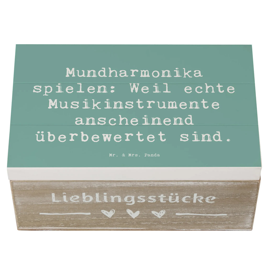Holzkiste Spruch Mundharmonika spielen: Weil echte Musikinstrumente anscheinend überbewertet sind. Schatulle, Holzkiste, Erinnerungskiste, Erinnerungsbox, XXL, Truhe, Geschenkbox, Aufbewahrungsbox, Dekokiste, Geschenkdose, Schatzkiste, Kiste, Instrumente, Geschenke Musiker, Musikliebhaber