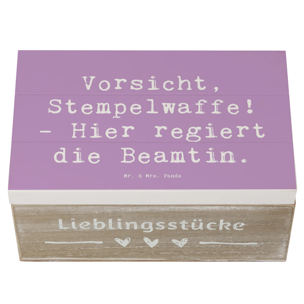 Holzkiste Spruch Beamtin Stempelwaffe Truhe, Dekokiste, Kiste, Erinnerungskiste, Erinnerungsbox, Geschenkbox, Aufbewahrungsbox, Holzkiste, Schatulle, Schatzkiste, XXL, Geschenkdose, Beruf, Ausbildung, Jubiläum, Abschied, Rente, Kollege, Kollegin, Geschenk, Schenken, Arbeitskollege, Mitarbeiter, Firma, Danke, Dankeschön