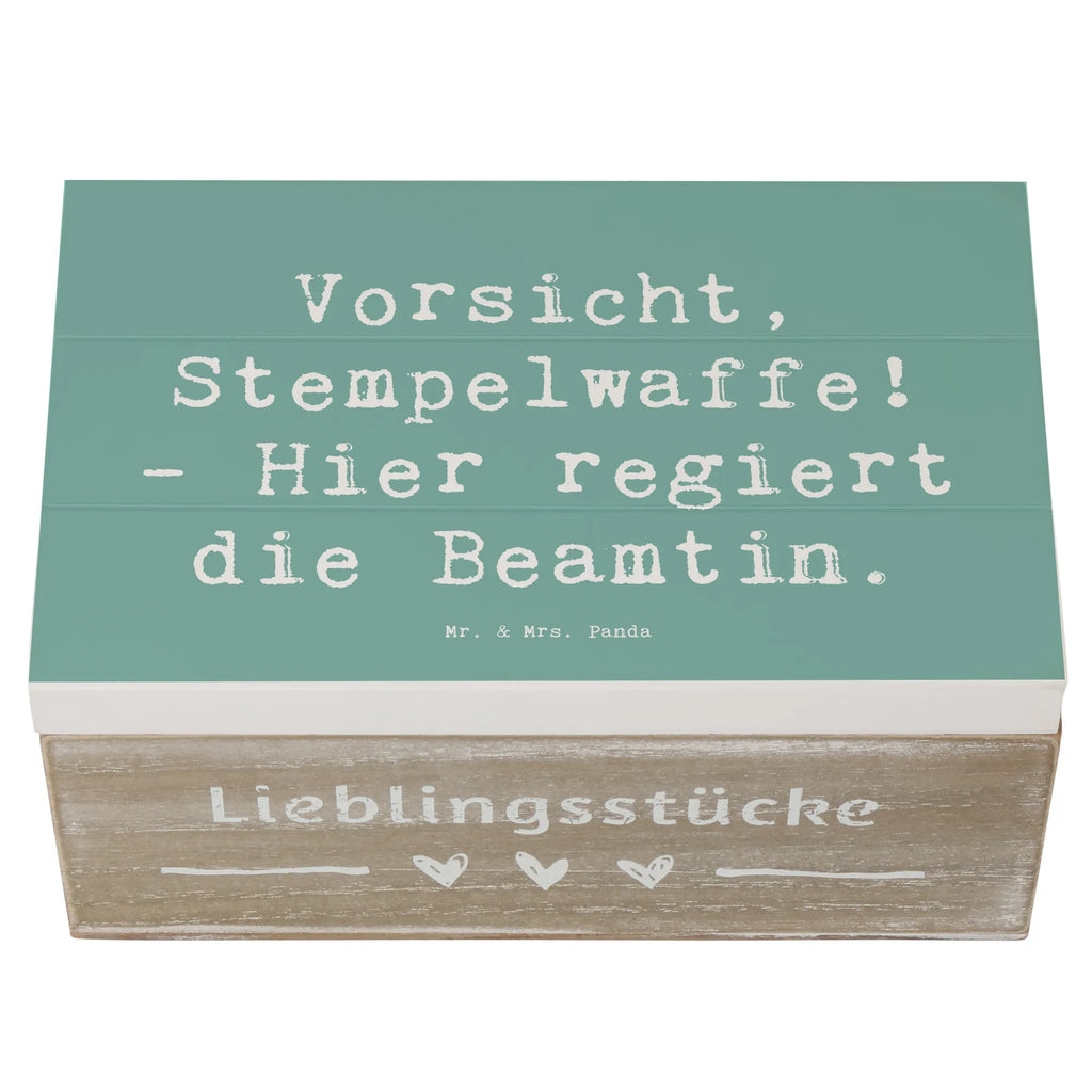 Holzkiste Spruch Beamtin Stempelwaffe Truhe, Dekokiste, Kiste, Erinnerungskiste, Erinnerungsbox, Geschenkbox, Aufbewahrungsbox, Holzkiste, Schatulle, Schatzkiste, XXL, Geschenkdose, Beruf, Ausbildung, Jubiläum, Abschied, Rente, Kollege, Kollegin, Geschenk, Schenken, Arbeitskollege, Mitarbeiter, Firma, Danke, Dankeschön