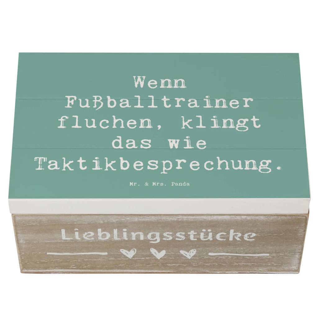 Wooden chest Saying Wenn Fußballtrainer fluchen, klingt das wie Taktikbesprechung. Erinnerungskiste, XXL, Geschenkbox, Geschenkdose, Kiste, Dekokiste, Erinnerungsbox, Truhe, Holzkiste, Schatulle, Schatzkiste, Aufbewahrungsbox, Beruf, Ausbildung, Jubiläum, Abschied, Rente, Kollege, Kollegin, Geschenk, Schenken, Arbeitskollege, Mitarbeiter, Firma, Danke, Dankeschön