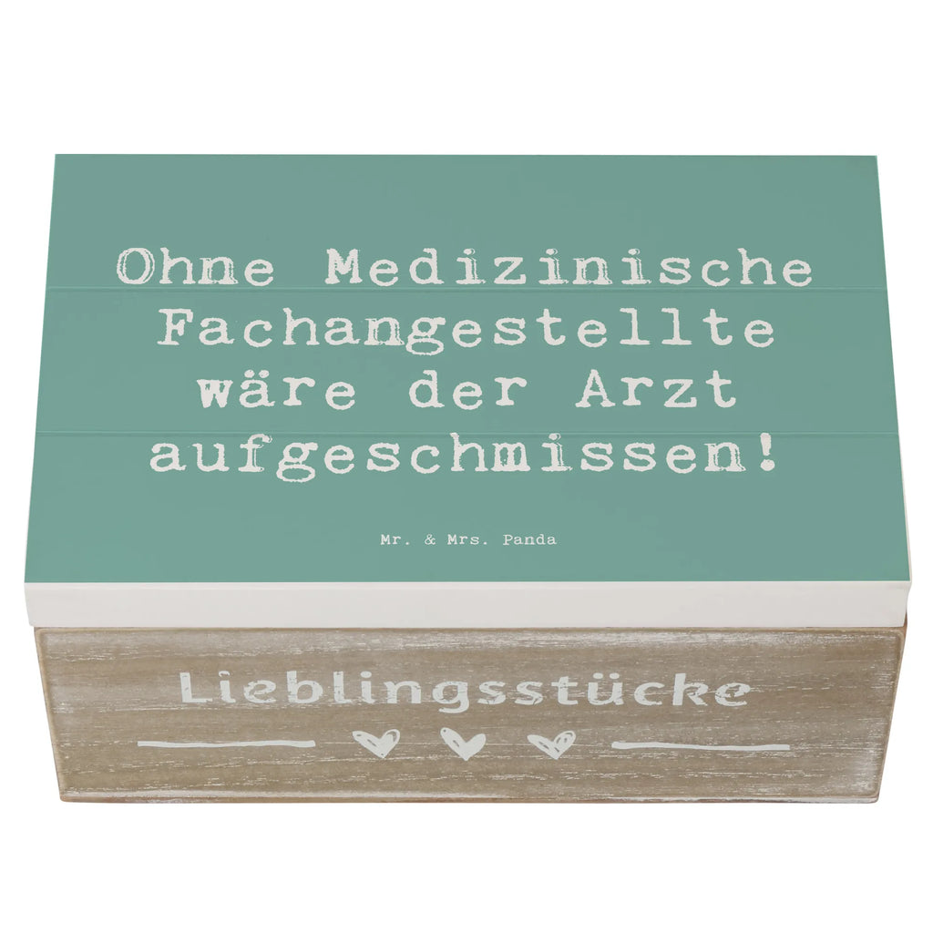 Holzkiste Spruch Ohne Medizinische Fachangestellte wäre der Arzt aufgeschmissen! Erinnerungsbox, XXL, Kiste, Geschenkbox, Geschenkdose, Erinnerungskiste, Truhe, Dekokiste, Holzkiste, Aufbewahrungsbox, Schatulle, Schatzkiste, Beruf, Ausbildung, Jubiläum, Abschied, Rente, Kollege, Kollegin, Geschenk, Schenken, Arbeitskollege, Mitarbeiter, Firma, Danke, Dankeschön