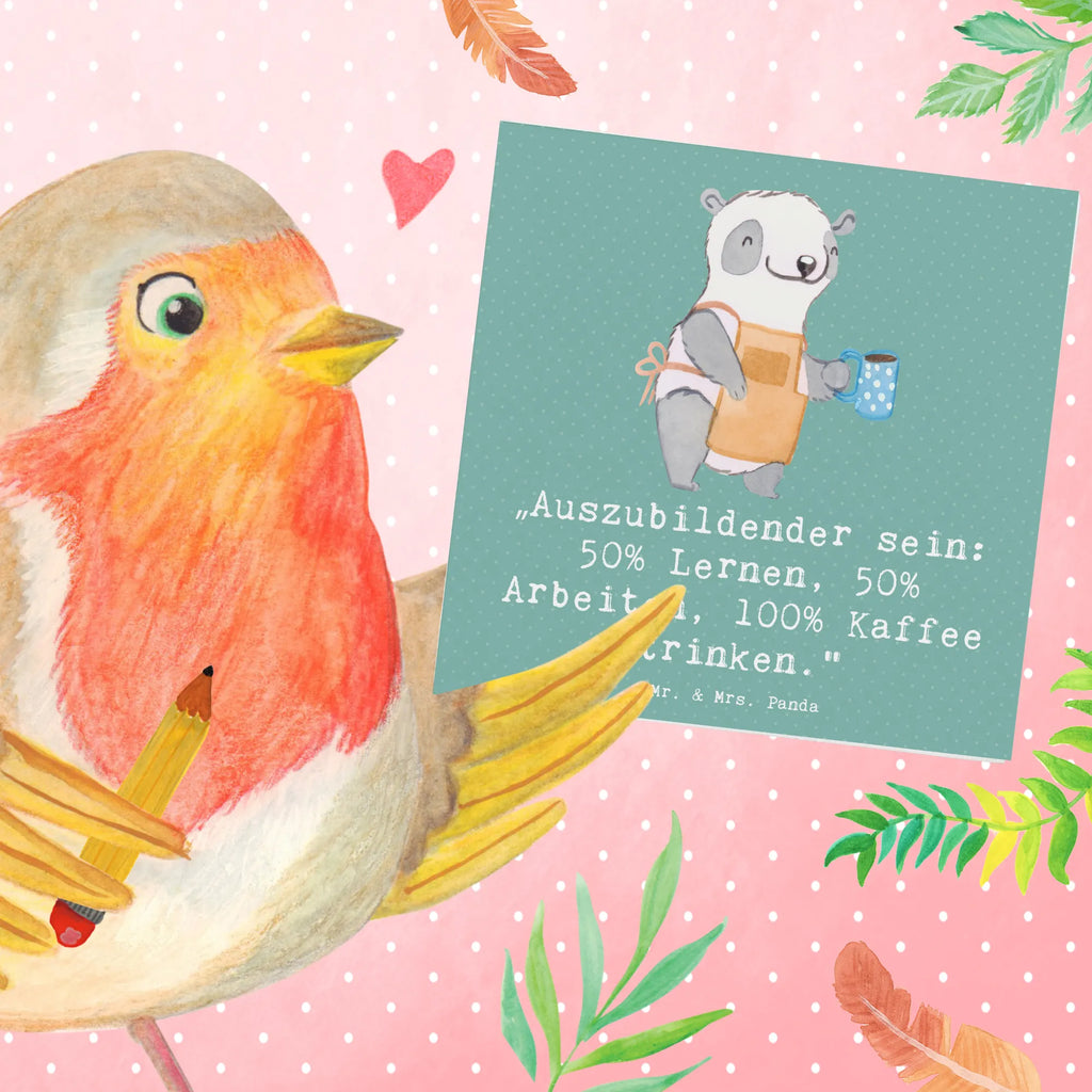 Deluxe Card „Auszubildender sein: 50% Lernen, 50% Arbeiten, 100% Kaffee trinken.“ Einladungskarte, Grußkarte, Karte, Glückwunschkarte, Hochzeitskarte, Geburtstagskarte, Hochwertige Klappkarte, Hochwertige Grußkarte, Klappkarte, Beruf, Ausbildung, Jubiläum, Abschied, Rente, Kollege, Kollegin, Geschenk, Schenken, Arbeitskollege, Mitarbeiter, Firma, Danke, Dankeschön