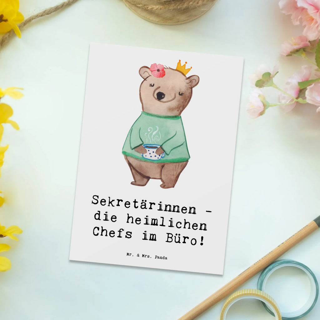 Postcard Sekretärinnen - die heimlichen Chefs im Büro! spruchkarte, Postkarten, bildkarte, Grußkarte, Fotokarte, kunstkarte, Ansichtskarte, Postkarte, Kunstkarten, Ansichtskarten, Designkarte, einzelkarte, Motivkarte, Jubiläum, Danke, Kollegin, Arbeitskollege, Mitarbeiter, Firma, Rente, Kollege, Schenken, Beruf, Abschied, Ausbildung, Geschenk, Dankeschön