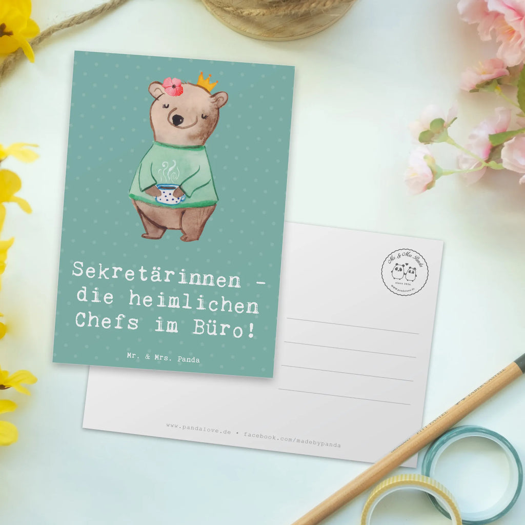 Postcard Sekretärinnen - die heimlichen Chefs im Büro! spruchkarte, Postkarten, bildkarte, Grußkarte, Fotokarte, kunstkarte, Ansichtskarte, Postkarte, Kunstkarten, Ansichtskarten, Designkarte, einzelkarte, Motivkarte, Jubiläum, Danke, Kollegin, Arbeitskollege, Mitarbeiter, Firma, Rente, Kollege, Schenken, Beruf, Abschied, Ausbildung, Geschenk, Dankeschön