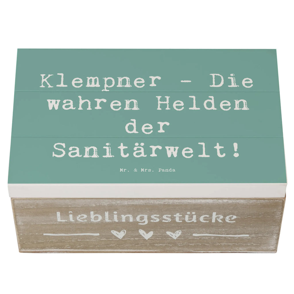 Holzkiste Spruch Klempner Helden Schatulle, Schatzkiste, Erinnerungsbox, XXL, Holzkiste, Geschenkbox, Erinnerungskiste, Truhe, Geschenkdose, Aufbewahrungsbox, Kiste, Dekokiste, Beruf, Ausbildung, Jubiläum, Abschied, Rente, Kollege, Kollegin, Geschenk, Schenken, Arbeitskollege, Mitarbeiter, Firma, Danke, Dankeschön