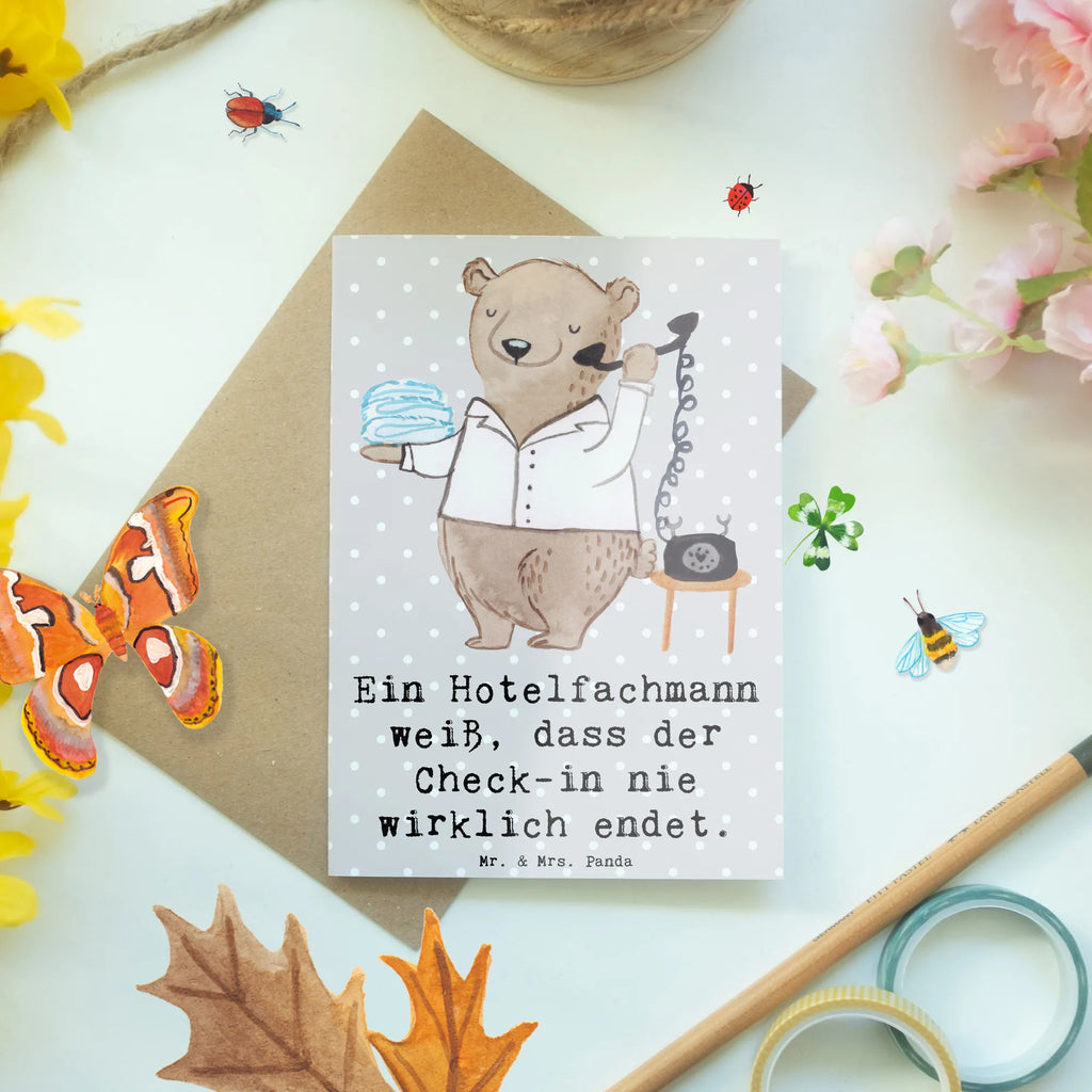 Grußkarte Ein Hotelfachmann weiß, dass der Check-in nie wirklich endet. Grußkarte, Glückwunschkarte, Hochzeitskarte, Einladungskarte, Karte, Geburtstagskarte, Klappkarte, Ansichtskarten, Beruf, Ausbildung, Jubiläum, Abschied, Rente, Kollege, Kollegin, Geschenk, Schenken, Arbeitskollege, Mitarbeiter, Firma, Danke, Dankeschön
