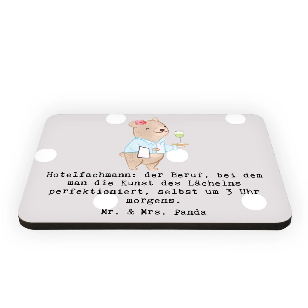 Magnet Hotelfachmann: der Beruf, bei dem man die Kunst des Lächelns perfektioniert, selbst um 3 Uhr morgens. Dekomagnet, Pinnwandmagnet, Kühlschrankmagnet, Notiz Magnet, Kühlschrank Dekoration, Motivmagnete, Souvenir Magnet, Whiteboard Magnet, Beruf, Ausbildung, Jubiläum, Abschied, Rente, Kollege, Kollegin, Geschenk, Schenken, Arbeitskollege, Mitarbeiter, Firma, Danke, Dankeschön