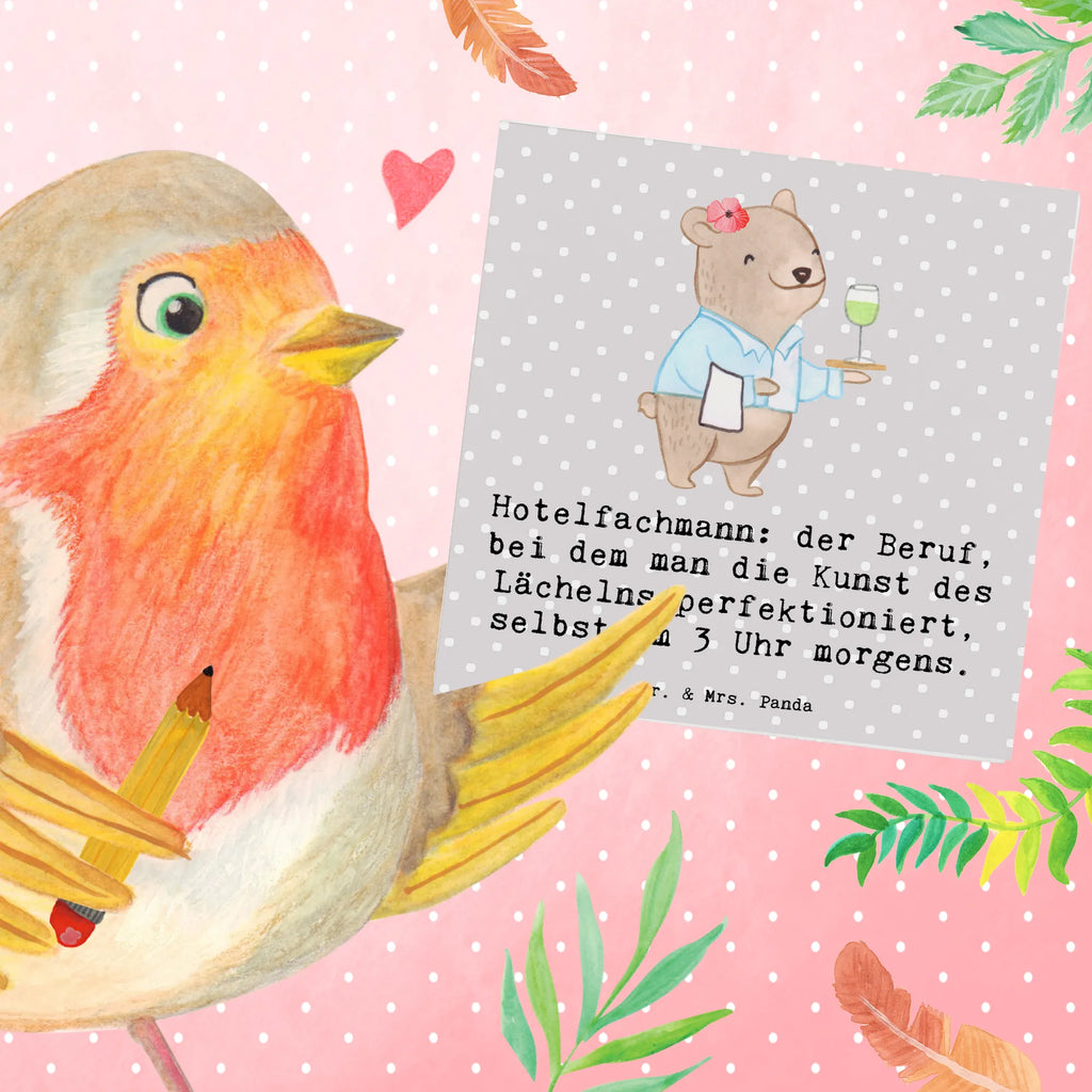 Deluxe Karte Hotelfachmann: der Beruf, bei dem man die Kunst des Lächelns perfektioniert, selbst um 3 Uhr morgens. Grußkarte, Einladungskarte, Hochwertige Klappkarte, Karte, Glückwunschkarte, Klappkarte, Geburtstagskarte, Hochwertige Grußkarte, Hochzeitskarte, Beruf, Ausbildung, Jubiläum, Abschied, Rente, Kollege, Kollegin, Geschenk, Schenken, Arbeitskollege, Mitarbeiter, Firma, Danke, Dankeschön