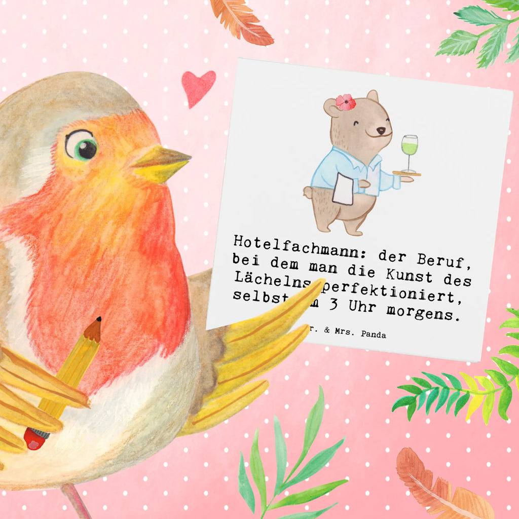 Deluxe Karte Hotelfachmann: der Beruf, bei dem man die Kunst des Lächelns perfektioniert, selbst um 3 Uhr morgens. Grußkarte, Einladungskarte, Hochwertige Klappkarte, Karte, Glückwunschkarte, Klappkarte, Geburtstagskarte, Hochwertige Grußkarte, Hochzeitskarte, Beruf, Ausbildung, Jubiläum, Abschied, Rente, Kollege, Kollegin, Geschenk, Schenken, Arbeitskollege, Mitarbeiter, Firma, Danke, Dankeschön