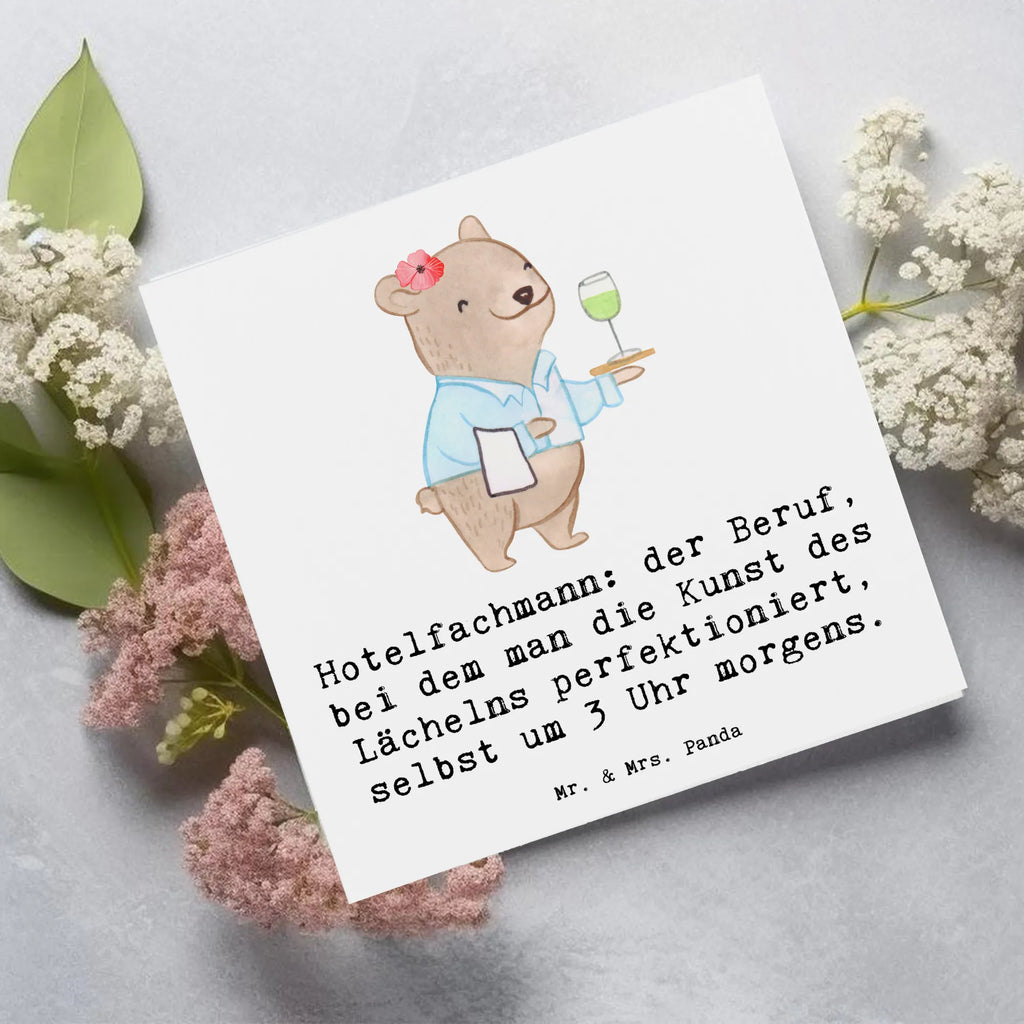 Deluxe Karte Hotelfachmann: der Beruf, bei dem man die Kunst des Lächelns perfektioniert, selbst um 3 Uhr morgens. Grußkarte, Einladungskarte, Hochwertige Klappkarte, Karte, Glückwunschkarte, Klappkarte, Geburtstagskarte, Hochwertige Grußkarte, Hochzeitskarte, Beruf, Ausbildung, Jubiläum, Abschied, Rente, Kollege, Kollegin, Geschenk, Schenken, Arbeitskollege, Mitarbeiter, Firma, Danke, Dankeschön