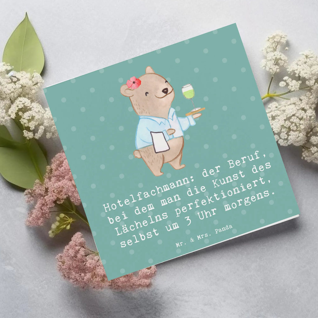 Deluxe Karte Hotelfachmann: der Beruf, bei dem man die Kunst des Lächelns perfektioniert, selbst um 3 Uhr morgens. Grußkarte, Einladungskarte, Hochwertige Klappkarte, Karte, Glückwunschkarte, Klappkarte, Geburtstagskarte, Hochwertige Grußkarte, Hochzeitskarte, Beruf, Ausbildung, Jubiläum, Abschied, Rente, Kollege, Kollegin, Geschenk, Schenken, Arbeitskollege, Mitarbeiter, Firma, Danke, Dankeschön