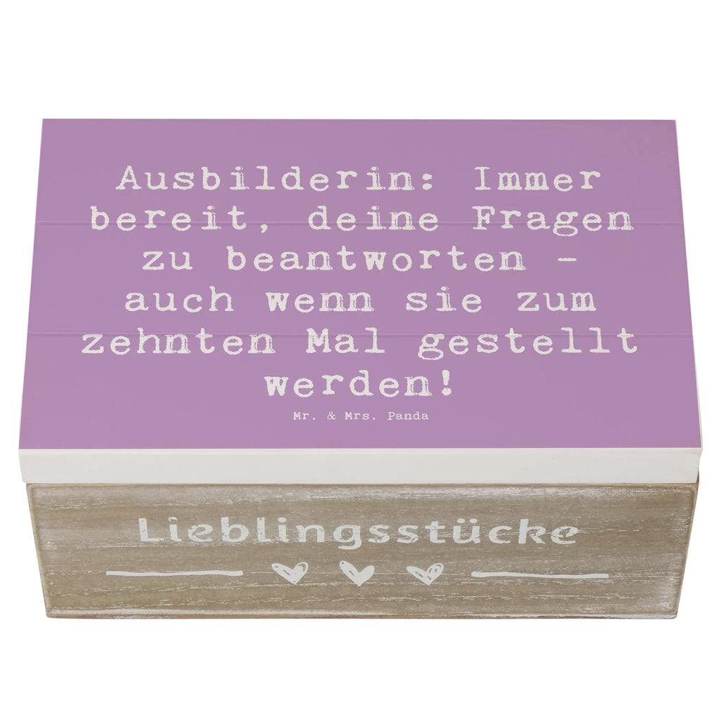 Wooden chest Saying Ausbilderin: Immer bereit, deine Fragen zu beantworten - auch wenn sie zum zehnten Mal gestellt werden! Schatulle, aufbewahrungstruhe, Holzkisten, Holz Aufbewahrungsbox, holzkästchen, Holzkiste mit Deckel, Holztruhe, Aufbewahrungsbox aus Holz, box holz, holzschatulle, Aufbewahrungsbox, Box aus Holz, holzschachtel, Holzbox mit Deckel, Holzbox, Holzboxen, truhe holz, Holzkiste, aufbewahrungskiste mit deckel, aufbewahrungsboxen, Aufbewahrungskiste, Aufbewahrungsbox Holz, aufbewahrungskisten, holztruhen, kiste holz, Geschenk, Danke, Dankeschön, Schenken, Beruf, Ausbildung, Abschied, Rente, Kollege, Kollegin, Arbeitskollege, Mitarbeiter, Jubiläum, Firma