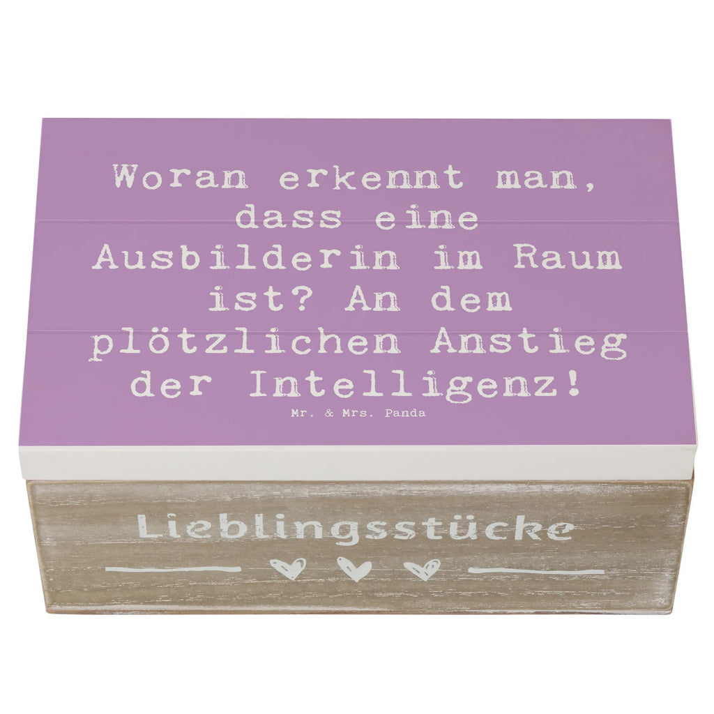 Holzkiste Spruch Woran erkennt man, dass eine Ausbilderin im Raum ist? An dem plötzlichen Anstieg der Intelligenz! Erinnerungskiste, Geschenkdose, Schatzkiste, Truhe, Dekokiste, Holzkiste, Geschenkbox, XXL, Schatulle, Kiste, Erinnerungsbox, Aufbewahrungsbox, Beruf, Ausbildung, Jubiläum, Abschied, Rente, Kollege, Kollegin, Geschenk, Schenken, Arbeitskollege, Mitarbeiter, Firma, Danke, Dankeschön