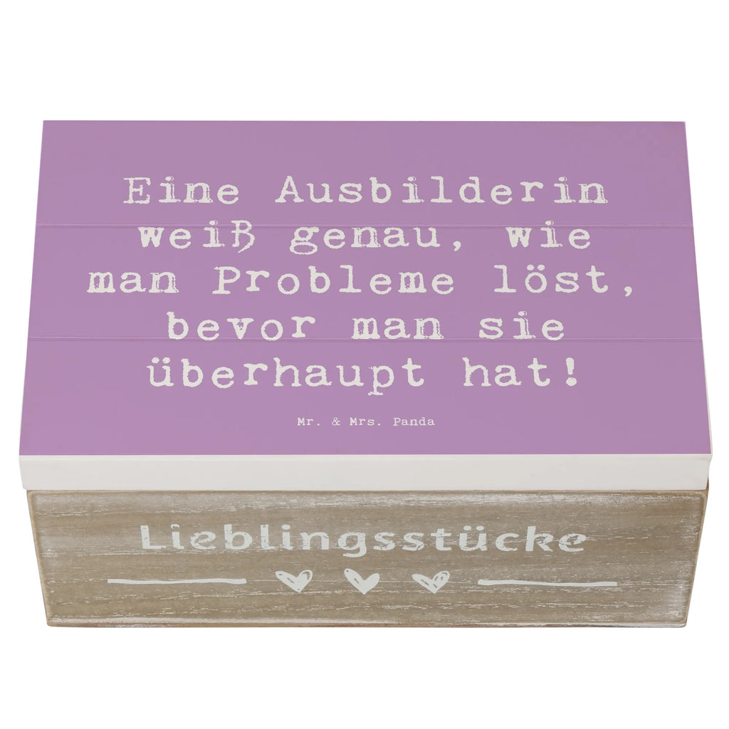 Holzkiste Spruch Eine Ausbilderin weiß genau, wie man Probleme löst, bevor man sie überhaupt hat! Schatzkiste, Erinnerungsbox, Holzkiste, Kiste, XXL, Erinnerungskiste, Geschenkdose, Schatulle, Truhe, Aufbewahrungsbox, Dekokiste, Geschenkbox, Beruf, Ausbildung, Jubiläum, Abschied, Rente, Kollege, Kollegin, Geschenk, Schenken, Arbeitskollege, Mitarbeiter, Firma, Danke, Dankeschön