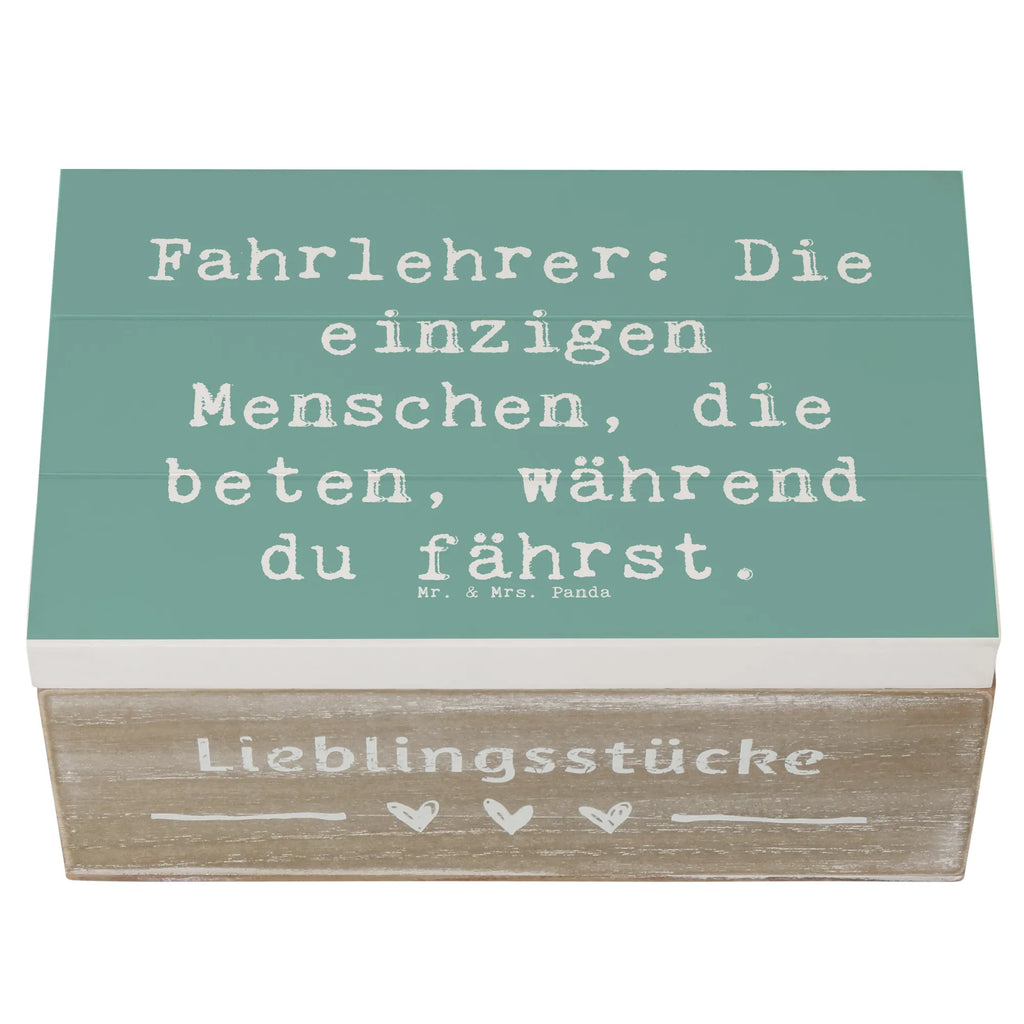 Holzkiste Spruch Fahrlehrer: Die einzigen Menschen, die beten, während du fährst. Geschenkbox, Schatzkiste, XXL, Holzkiste, Erinnerungsbox, Truhe, Kiste, Erinnerungskiste, Dekokiste, Geschenkdose, Schatulle, Aufbewahrungsbox, Beruf, Ausbildung, Jubiläum, Abschied, Rente, Kollege, Kollegin, Geschenk, Schenken, Arbeitskollege, Mitarbeiter, Firma, Danke, Dankeschön