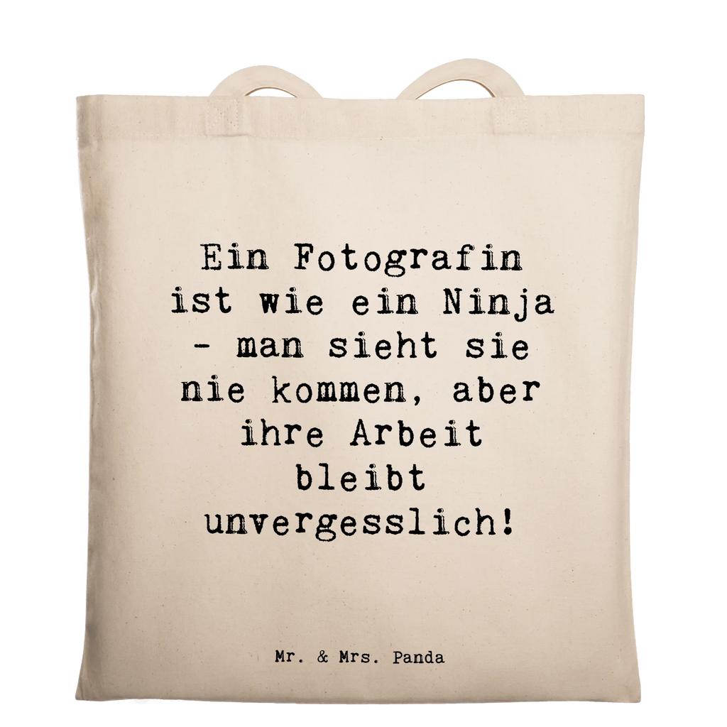 Tote bag Saying Ein Fotografin ist wie ein Ninja - man sieht sie nie kommen, aber ihre Arbeit bleibt unvergesslich! Einkaufstüte, Tragetasche, Tasche, Stofftasche, Schultertasche, Beutel, Jutetasche, Badetasche, Stoffbeutel, Umhängetasche, Einkaufstasche, Jutebeutel, Beuteltasche, Laptoptasche, Strandtasche, Shopper, Beruf, Ausbildung, Jubiläum, Abschied, Rente, Kollege, Kollegin, Geschenk, Schenken, Arbeitskollege, Mitarbeiter, Firma, Danke, Dankeschön
