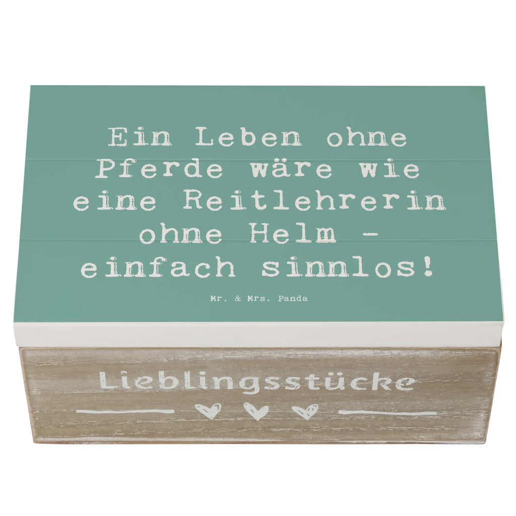 Holzkiste Spruch Ein Leben ohne Pferde wäre wie eine Reitlehrerin ohne Helm - einfach sinnlos! Geschenkbox, Dekokiste, Aufbewahrungsbox, Erinnerungsbox, Erinnerungskiste, Truhe, Geschenkdose, Kiste, Holzkiste, Schatulle, XXL, Schatzkiste, Beruf, Ausbildung, Jubiläum, Abschied, Rente, Kollege, Kollegin, Geschenk, Schenken, Arbeitskollege, Mitarbeiter, Firma, Danke, Dankeschön