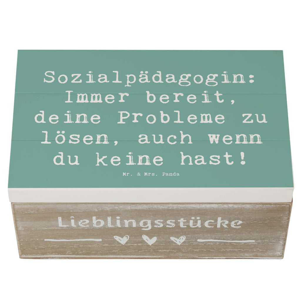Holzkiste Spruch Sozialpädagogin: Immer bereit, deine Probleme zu lösen, auch wenn du keine hast! Geschenkdose, Erinnerungskiste, Kiste, Aufbewahrungsbox, XXL, Holzkiste, Truhe, Geschenkbox, Dekokiste, Schatulle, Schatzkiste, Erinnerungsbox, Beruf, Ausbildung, Jubiläum, Abschied, Rente, Kollege, Kollegin, Geschenk, Schenken, Arbeitskollege, Mitarbeiter, Firma, Danke, Dankeschön