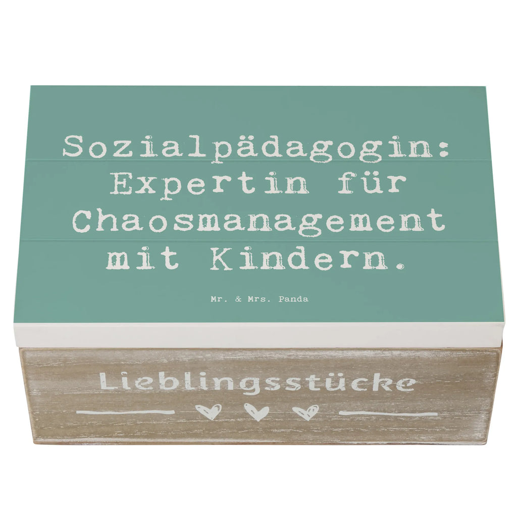Holzkiste Spruch Sozialpädagogin: Expertin für Chaosmanagement mit Kindern. box holz, aufbewahrungstruhe, holzschatulle, Holzbox, Holzkiste, holztruhen, kiste holz, holzkästchen, aufbewahrungskiste mit deckel, Holz Aufbewahrungsbox, Box aus Holz, aufbewahrungskisten, Holzkisten, truhe holz, Aufbewahrungskiste, Holztruhe, Schatulle, holzschachtel, Holzbox mit Deckel, Aufbewahrungsbox aus Holz, aufbewahrungsboxen, Holzkiste mit Deckel, Aufbewahrungsbox Holz, Aufbewahrungsbox, Holzboxen, Geschenk, Danke, Dankeschön, Schenken, Beruf, Ausbildung, Abschied, Rente, Kollege, Kollegin, Arbeitskollege, Mitarbeiter, Jubiläum, Firma