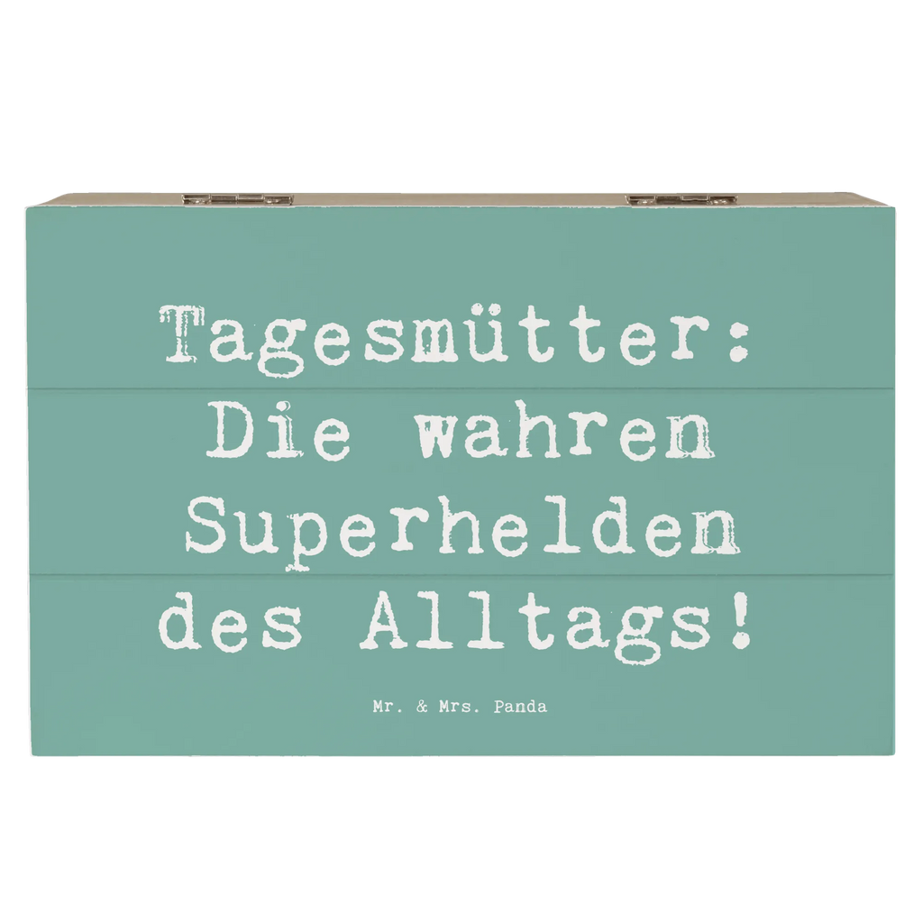 Holzkiste Spruch Tagesmutter Superheld Geschenkbox, Truhe, XXL, Dekokiste, Aufbewahrungsbox, Schatzkiste, Geschenkdose, Holzkiste, Erinnerungsbox, Kiste, Erinnerungskiste, Schatulle, Beruf, Ausbildung, Jubiläum, Abschied, Rente, Kollege, Kollegin, Geschenk, Schenken, Arbeitskollege, Mitarbeiter, Firma, Danke, Dankeschön