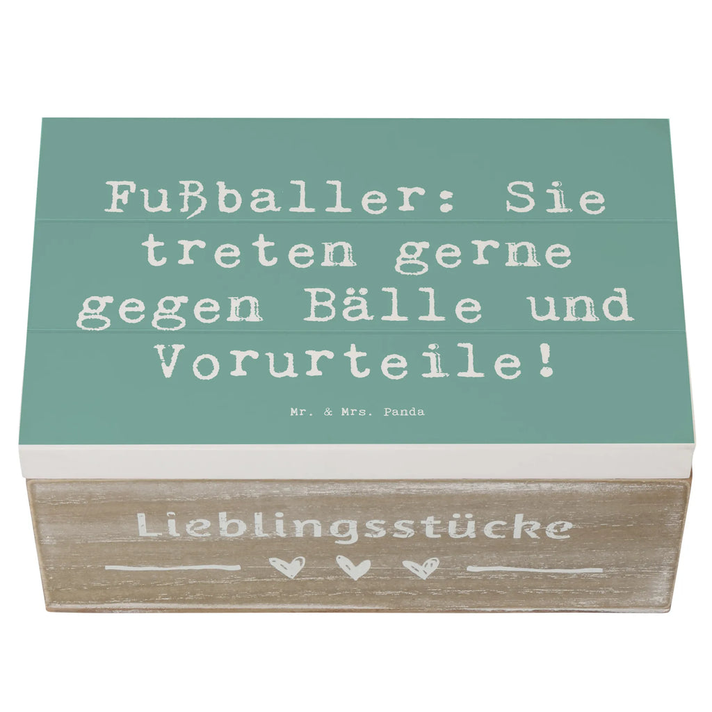 Holzkiste Spruch Fußballer: Sie treten gerne gegen Bälle und Vorurteile! Erinnerungsbox, XXL, Schatzkiste, Aufbewahrungsbox, Dekokiste, Truhe, Holzkiste, Kiste, Schatulle, Geschenkdose, Geschenkbox, Erinnerungskiste, Beruf, Ausbildung, Jubiläum, Abschied, Rente, Kollege, Kollegin, Geschenk, Schenken, Arbeitskollege, Mitarbeiter, Firma, Danke, Dankeschön
