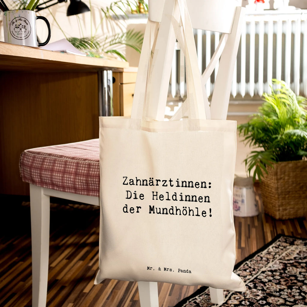 Tragetasche Spruch Zahnärztin Heldin Einkaufstasche, Tragetasche, Umhängetasche, Schultertasche, Einkaufstüte, Jutetasche, Shopper, Beutel, Beuteltasche, Jutebeutel, Strandtasche, Laptoptasche, Stofftasche, Tasche, Stoffbeutel, Badetasche, Beruf, Ausbildung, Jubiläum, Abschied, Rente, Kollege, Kollegin, Geschenk, Schenken, Arbeitskollege, Mitarbeiter, Firma, Danke, Dankeschön