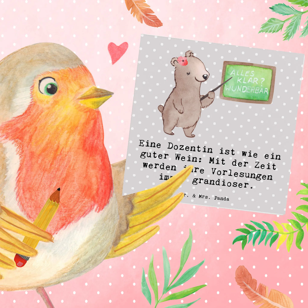 Deluxe Karte Eine Dozentin ist wie ein guter Wein: Mit der Zeit werden ihre Vorlesungen immer grandioser. Karte, Glückwunschkarte, Einladungskarte, Grußkarte, Hochzeitskarte, Hochwertige Klappkarte, Hochwertige Grußkarte, Klappkarte, Geburtstagskarte, Beruf, Ausbildung, Jubiläum, Abschied, Rente, Kollege, Kollegin, Geschenk, Schenken, Arbeitskollege, Mitarbeiter, Firma, Danke, Dankeschön