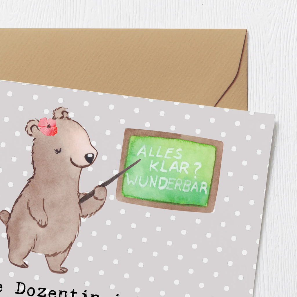 Deluxe Karte Eine Dozentin ist wie ein guter Wein: Mit der Zeit werden ihre Vorlesungen immer grandioser. Karte, Glückwunschkarte, Einladungskarte, Grußkarte, Hochzeitskarte, Hochwertige Klappkarte, Hochwertige Grußkarte, Klappkarte, Geburtstagskarte, Beruf, Ausbildung, Jubiläum, Abschied, Rente, Kollege, Kollegin, Geschenk, Schenken, Arbeitskollege, Mitarbeiter, Firma, Danke, Dankeschön