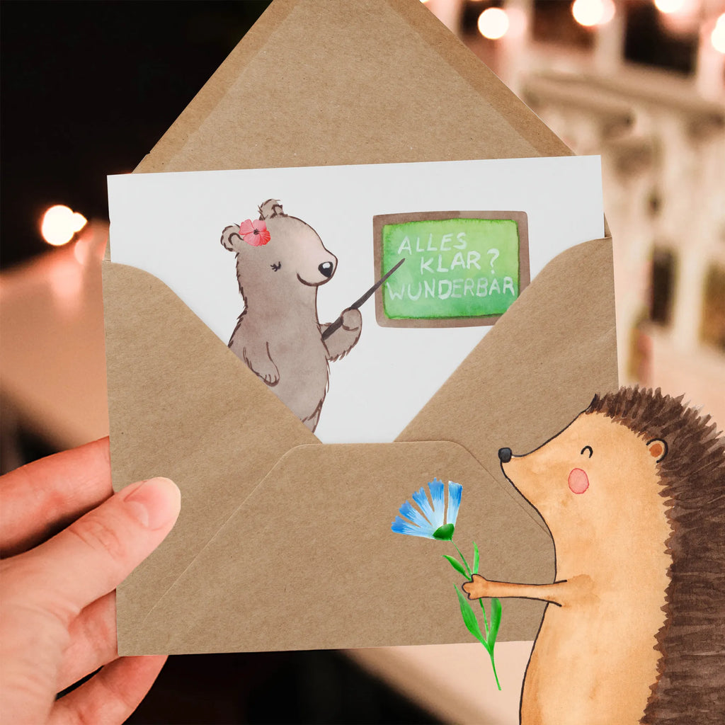 Deluxe Karte Eine Dozentin ist wie ein guter Wein: Mit der Zeit werden ihre Vorlesungen immer grandioser. Karte, Glückwunschkarte, Einladungskarte, Grußkarte, Hochzeitskarte, Hochwertige Klappkarte, Hochwertige Grußkarte, Klappkarte, Geburtstagskarte, Beruf, Ausbildung, Jubiläum, Abschied, Rente, Kollege, Kollegin, Geschenk, Schenken, Arbeitskollege, Mitarbeiter, Firma, Danke, Dankeschön