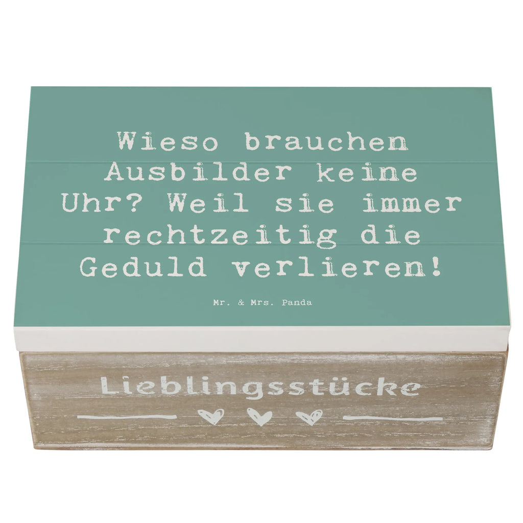 Holzkiste Spruch Wieso brauchen Ausbilder keine Uhr? Weil sie immer rechtzeitig die Geduld verlieren! Holzkiste, XXL, Kiste, Schatulle, Dekokiste, Schatzkiste, Truhe, Geschenkbox, Erinnerungskiste, Geschenkdose, Aufbewahrungsbox, Erinnerungsbox, Beruf, Ausbildung, Jubiläum, Abschied, Rente, Kollege, Kollegin, Geschenk, Schenken, Arbeitskollege, Mitarbeiter, Firma, Danke, Dankeschön