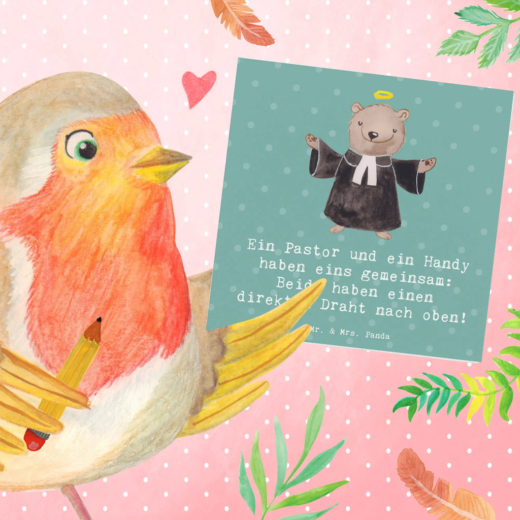 Deluxe Card Ein Pastor und ein Handy haben eins gemeinsam: Beide haben einen direkten Draht nach oben! Grußkarte, Karte, Einladungskarte, Klappkarte, Hochwertige Klappkarte, Glückwunschkarte, Hochzeitskarte, Hochwertige Grußkarte, Geburtstagskarte, Beruf, Ausbildung, Jubiläum, Abschied, Rente, Kollege, Kollegin, Geschenk, Schenken, Arbeitskollege, Mitarbeiter, Firma, Danke, Dankeschön