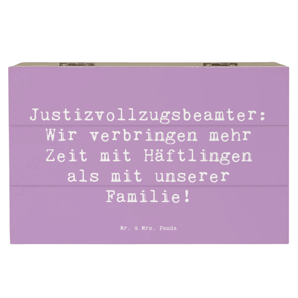 Holzkiste Spruch Justizvollzugsbeamter: Wir verbringen mehr Zeit mit Häftlingen als mit unserer Familie! Erinnerungsbox, Holzkiste, XXL, Kiste, Aufbewahrungsbox, Truhe, Dekokiste, Schatulle, Erinnerungskiste, Geschenkbox, Geschenkdose, Schatzkiste, Beruf, Ausbildung, Jubiläum, Abschied, Rente, Kollege, Kollegin, Geschenk, Schenken, Arbeitskollege, Mitarbeiter, Firma, Danke, Dankeschön