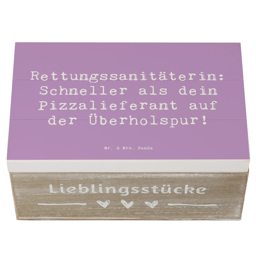 Holzkiste Spruch Rettungssanitäterin: Schneller als dein Pizzalieferant auf der Überholspur! Geschenkdose, Kiste, Dekokiste, Truhe, XXL, Holzkiste, Geschenkbox, Schatzkiste, Erinnerungskiste, Aufbewahrungsbox, Erinnerungsbox, Schatulle, Beruf, Ausbildung, Jubiläum, Abschied, Rente, Kollege, Kollegin, Geschenk, Schenken, Arbeitskollege, Mitarbeiter, Firma, Danke, Dankeschön