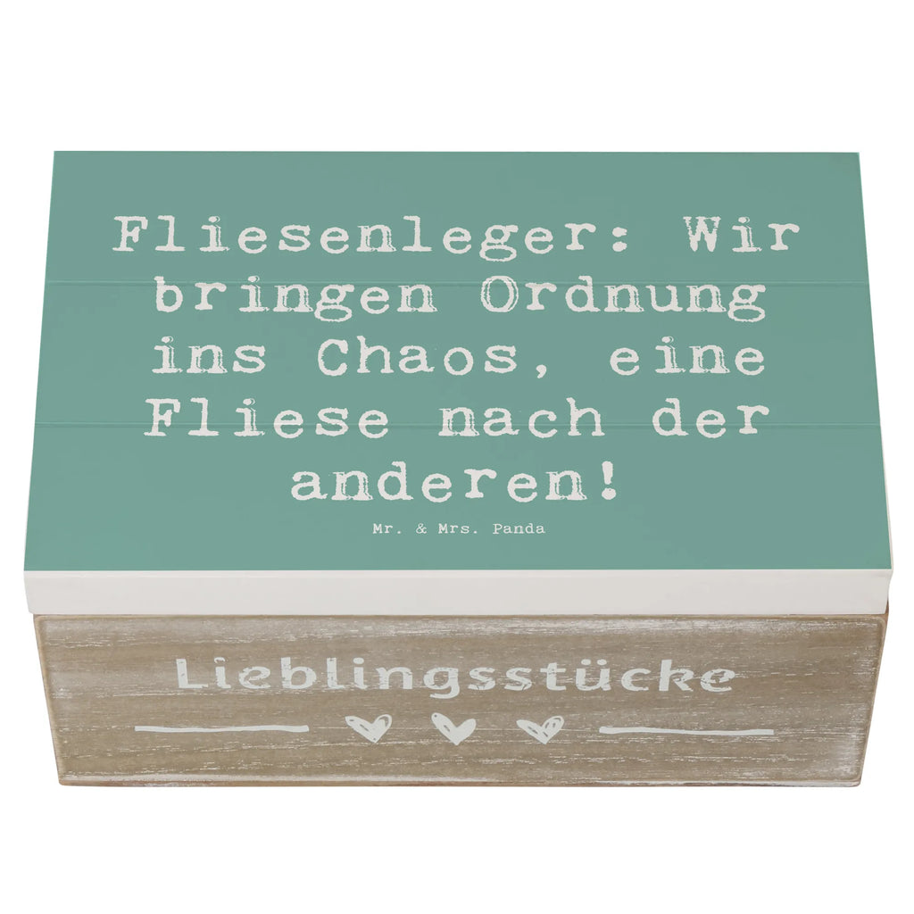 Holzkiste Spruch Fliesenleger: Wir bringen Ordnung ins Chaos, eine Fliese nach der anderen! Erinnerungsbox, Schatzkiste, XXL, Geschenkdose, Geschenkbox, Kiste, Erinnerungskiste, Aufbewahrungsbox, Holzkiste, Dekokiste, Truhe, Schatulle, Beruf, Ausbildung, Jubiläum, Abschied, Rente, Kollege, Kollegin, Geschenk, Schenken, Arbeitskollege, Mitarbeiter, Firma, Danke, Dankeschön