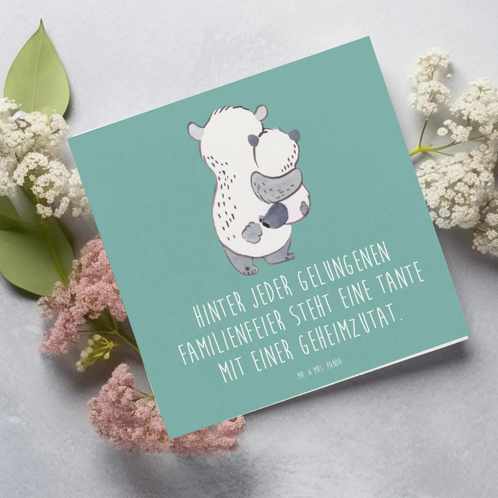 Deluxe Card Hinter jeder gelungenen Familienfeier steht eine Tante mit einer Geheimzutat. Klappkarte, Grußkarte, Karte, Glückwunschkarte, Geburtstagskarte, Hochzeitskarte, Hochwertige Klappkarte, Hochwertige Grußkarte, Einladungskarte, Familie, Vatertag, Muttertag, Bruder, Schwester, Mama, Papa, Oma, Opa