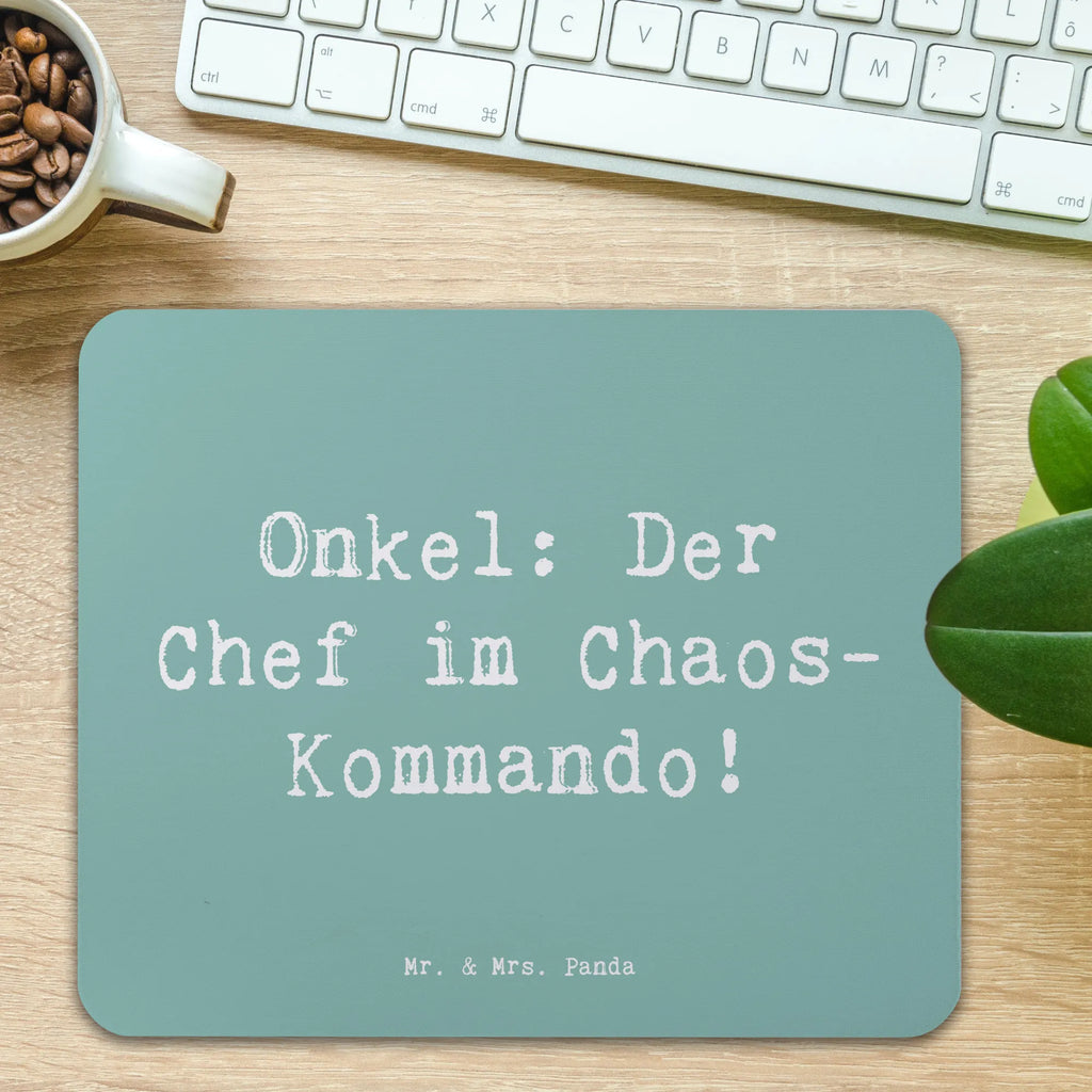 Mouse mat Saying Onkel: Der Chef im Chaos-Kommando! PC Zubehör, Einzigartiges Mauspad, Designer Mauspad, Mauspad Büro, Computer zubehör, Mausunterlage, Büroausstattung, Mauspad, Arbeitszimmer, Mousepad, Familie, Vatertag, Muttertag, Bruder, Schwester, Mama, Papa, Oma, Opa
