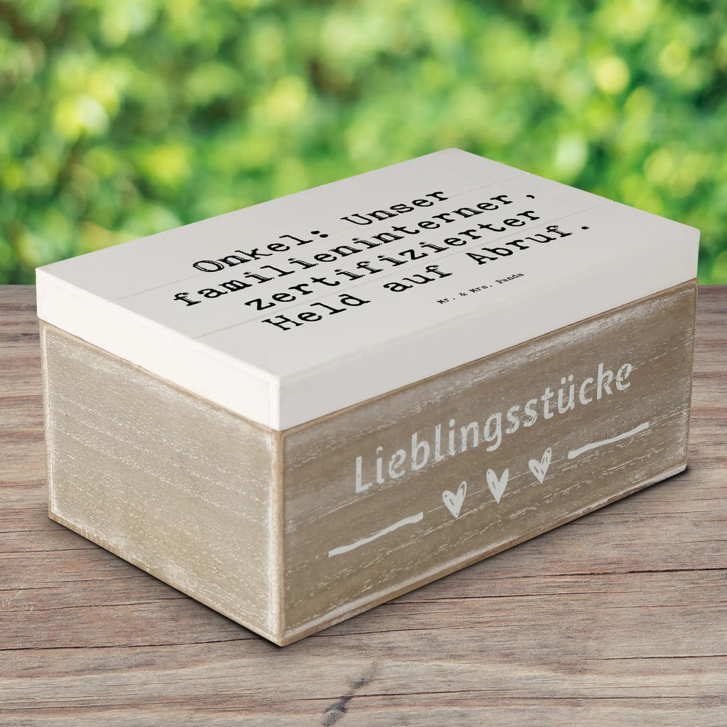 Wooden chest Saying Onkel: Unser familieninterner, zertifizierter Held auf Abruf. Dekokiste, Geschenkdose, Schatulle, Kiste, Schatzkiste, Erinnerungskiste, Truhe, XXL, Aufbewahrungsbox, Geschenkbox, Holzkiste, Erinnerungsbox, Familie, Vatertag, Muttertag, Bruder, Schwester, Mama, Papa, Oma, Opa