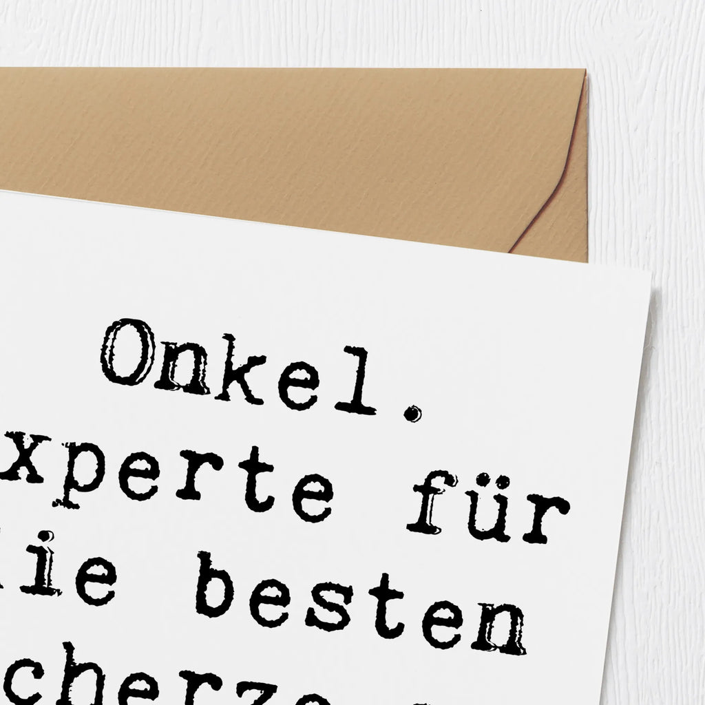 Deluxe Card Saying Onkel. Experte für die besten Scherze am Tisch. Hochwertige Grußkarte, Karte, Hochwertige Klappkarte, Hochzeitskarte, Geburtstagskarte, Einladungskarte, Grußkarte, Klappkarte, Glückwunschkarte, Familie, Vatertag, Muttertag, Bruder, Schwester, Mama, Papa, Oma, Opa