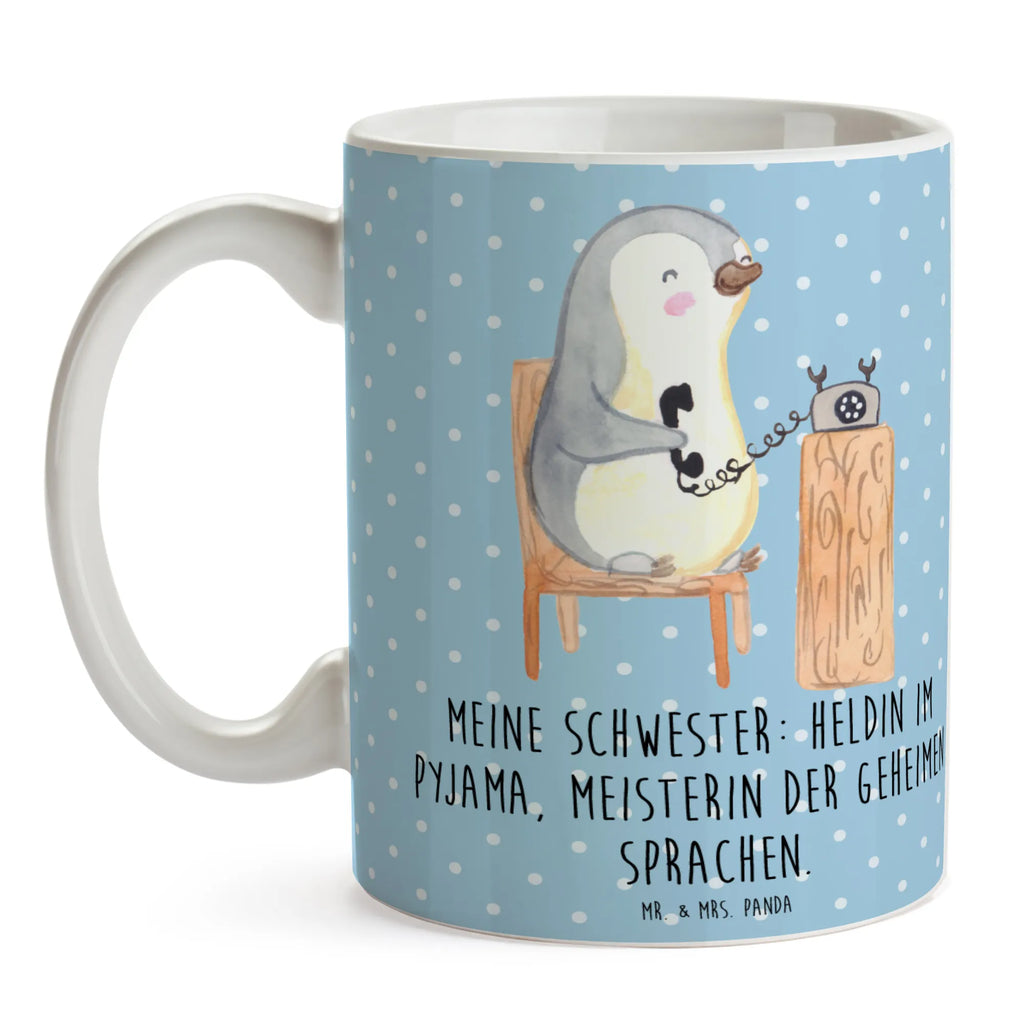Mug Meine Schwester: Heldin im Pyjama, Meisterin der geheimen Sprachen. Bürotasse, Tasse mit Zitaten, Tasse mit Motiven, Tasse, Teetasse, Porzellantasse, Geschenktasse, Kaffeetasse, Keramiktasse, Familie, Vatertag, Muttertag, Bruder, Schwester, Mama, Papa, Oma, Opa