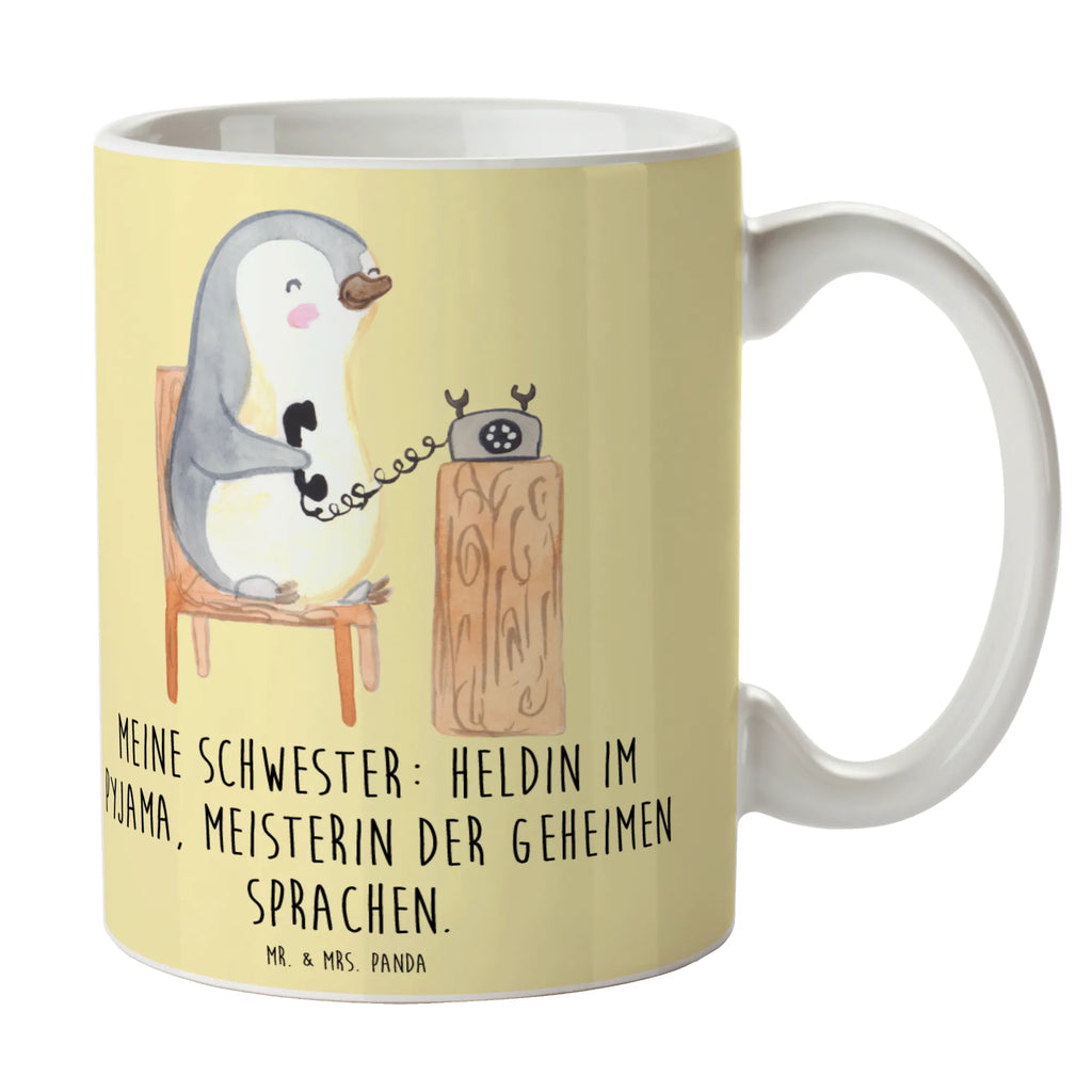 Mug Meine Schwester: Heldin im Pyjama, Meisterin der geheimen Sprachen. Bürotasse, Tasse mit Zitaten, Tasse mit Motiven, Tasse, Teetasse, Porzellantasse, Geschenktasse, Kaffeetasse, Keramiktasse, Familie, Vatertag, Muttertag, Bruder, Schwester, Mama, Papa, Oma, Opa